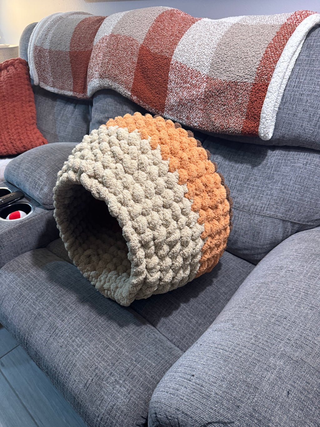 Cat/Pet Cave Chunky Yarn